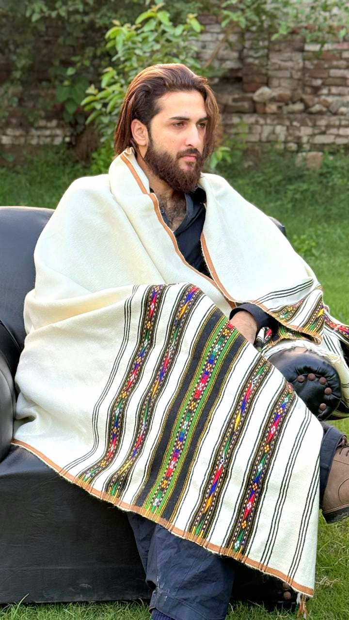 SALAM PUR WOOL HAND MADE PURE SHAWL 100%.