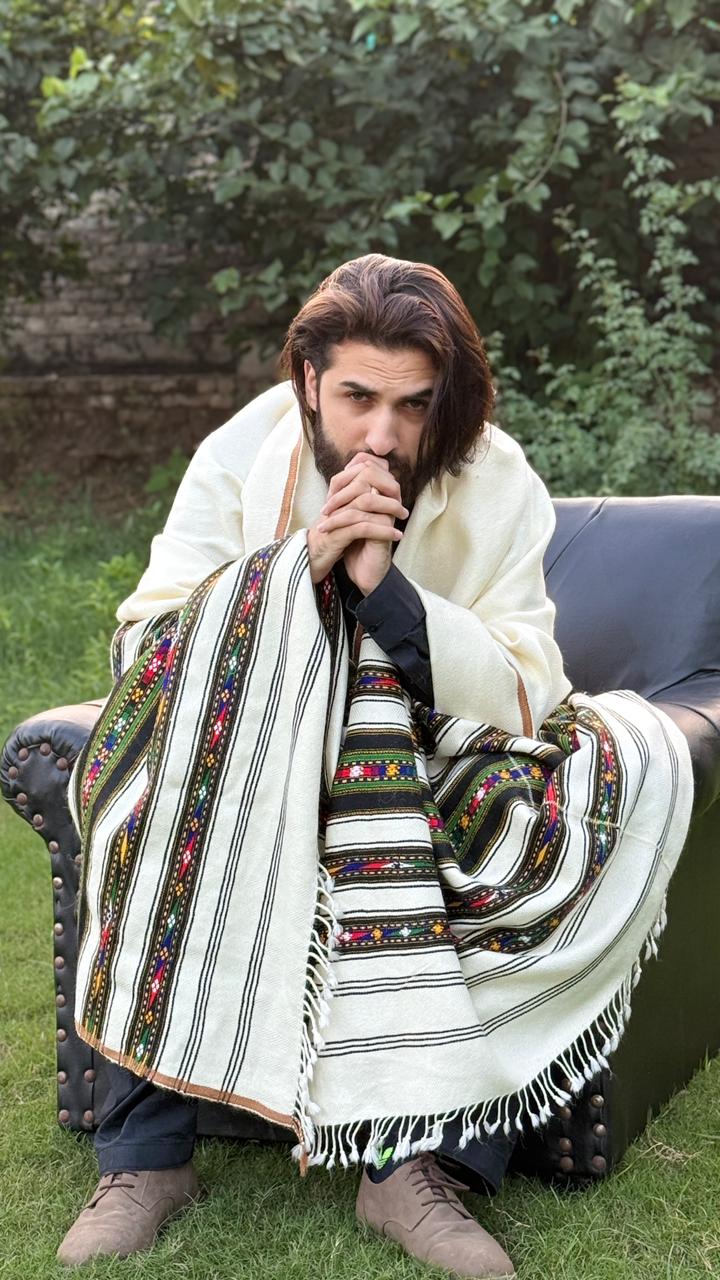 SALAM PUR WOOL HAND MADE PURE SHAWL 100%.
